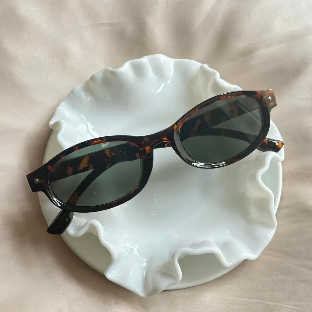 y2k style sporty black and brown tortoise shell sunglasses